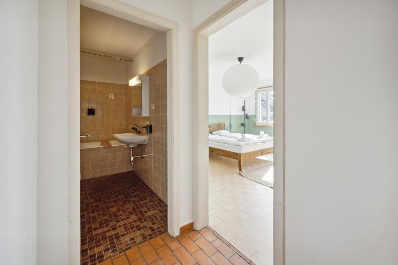 Ferienwohnung Muenstergasse Zurich Old Town Exterior foto