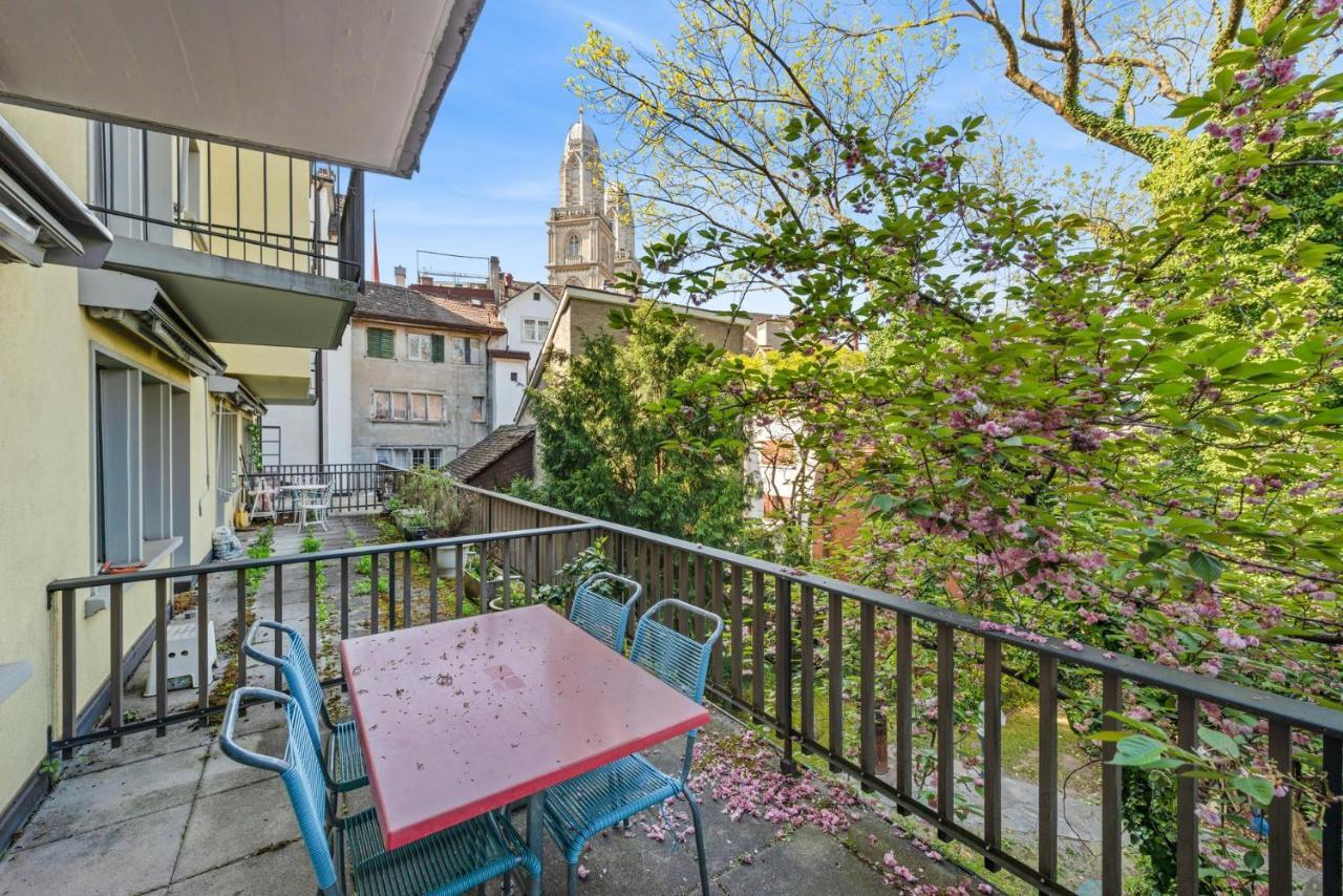 Ferienwohnung Muenstergasse Zurich Old Town Exterior foto