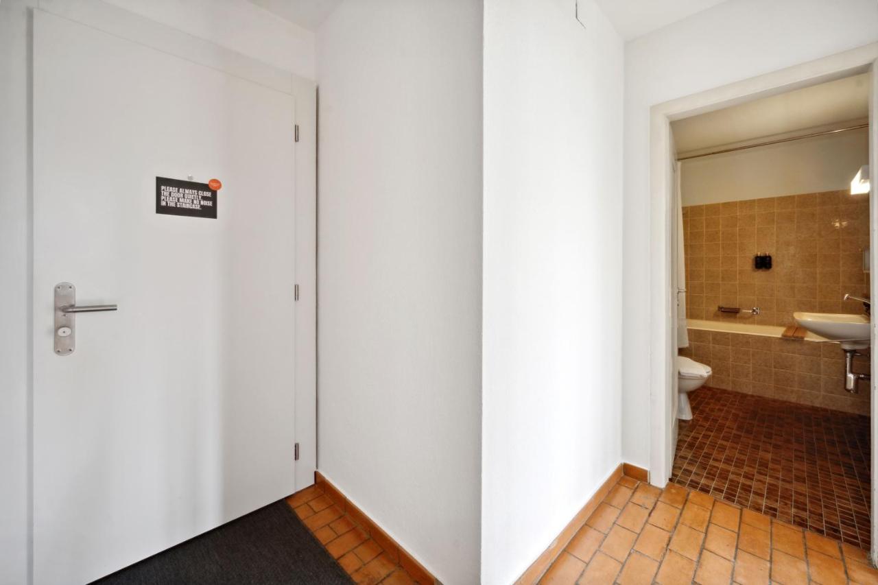 Ferienwohnung Muenstergasse Zurich Old Town Exterior foto